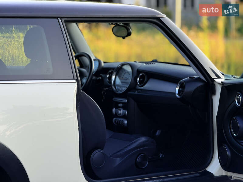 Хэтчбек MINI Cooper 2007 в Мене