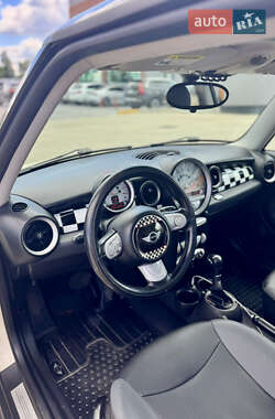 Хэтчбек MINI Cooper 2010 в 
