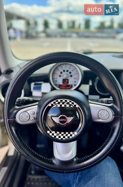 Хэтчбек MINI Cooper 2010 в 
