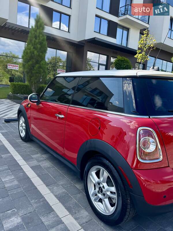 Хэтчбек MINI Cooper 2013 в Ужгороде