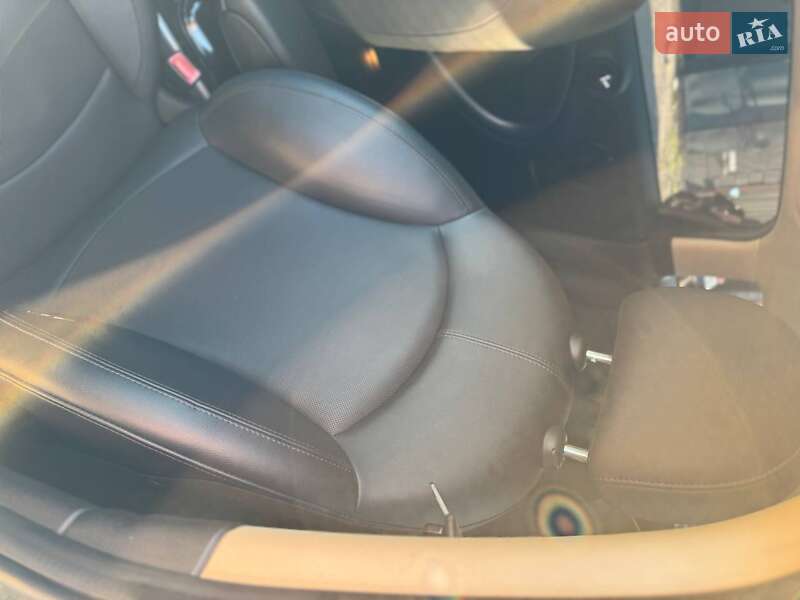 Хэтчбек MINI Cooper 2011 в Белой Церкви