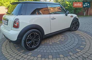 Хэтчбек MINI Cooper 2010 в 
