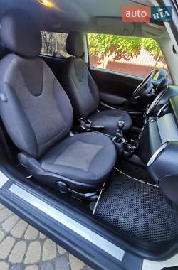 Хэтчбек MINI Cooper 2010 в 