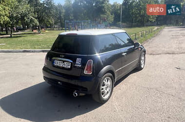 Хэтчбек MINI Cooper 2006 в 