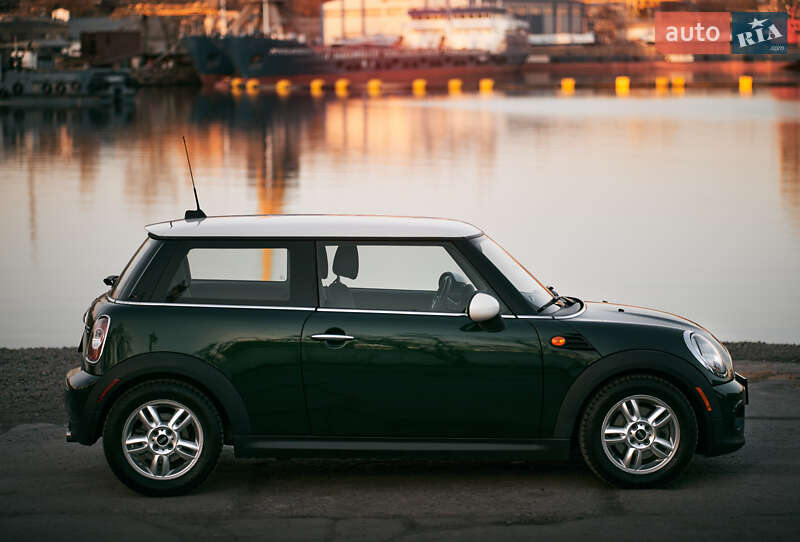 Хэтчбек MINI Cooper 2013 в 