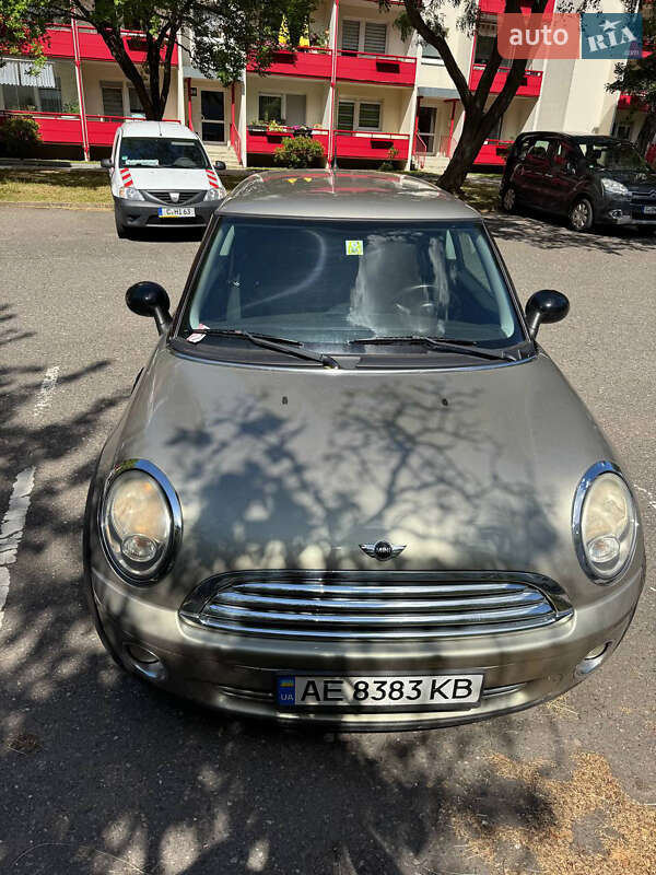 Хэтчбек MINI Cooper 2009 в 
