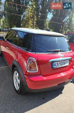 Хэтчбек MINI Cooper 2010 в 