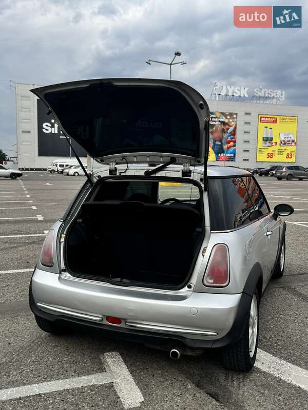 Хэтчбек MINI Cooper 2004 в Черновцах