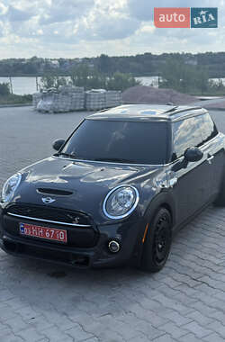 Хэтчбек MINI Cooper 2016 в 