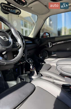 Хэтчбек MINI Cooper 2017 в 