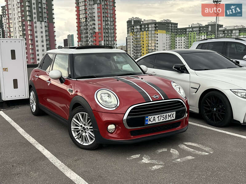Хэтчбек MINI Cooper 2016 в 