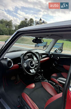 Хэтчбек MINI Cooper 2010 в 
