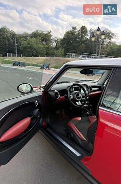 Хэтчбек MINI Cooper 2010 в 
