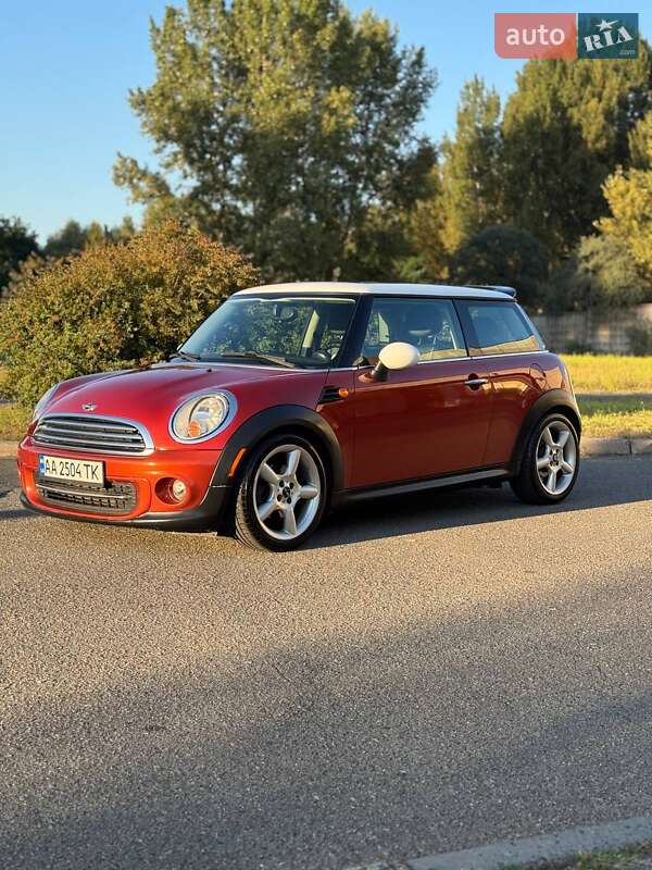 Хэтчбек MINI Cooper 2011 в 