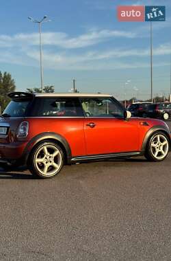 Хэтчбек MINI Cooper 2011 в 