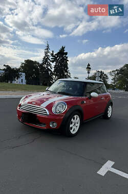 Хэтчбек MINI Cooper 2010 в 