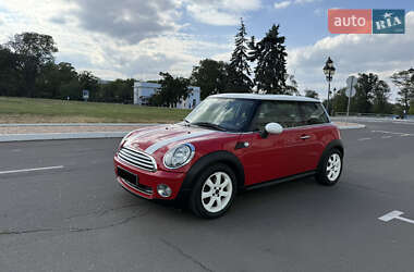Хэтчбек MINI Cooper 2010 в 