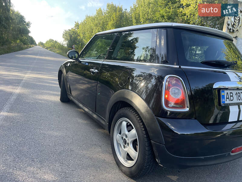Хэтчбек MINI Cooper 2010 в Калиновке