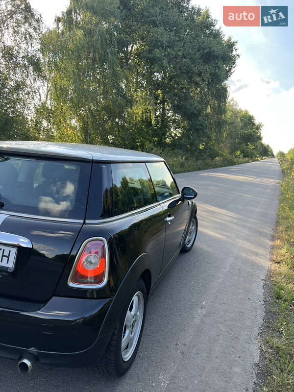 Хэтчбек MINI Cooper 2010 в Калиновке