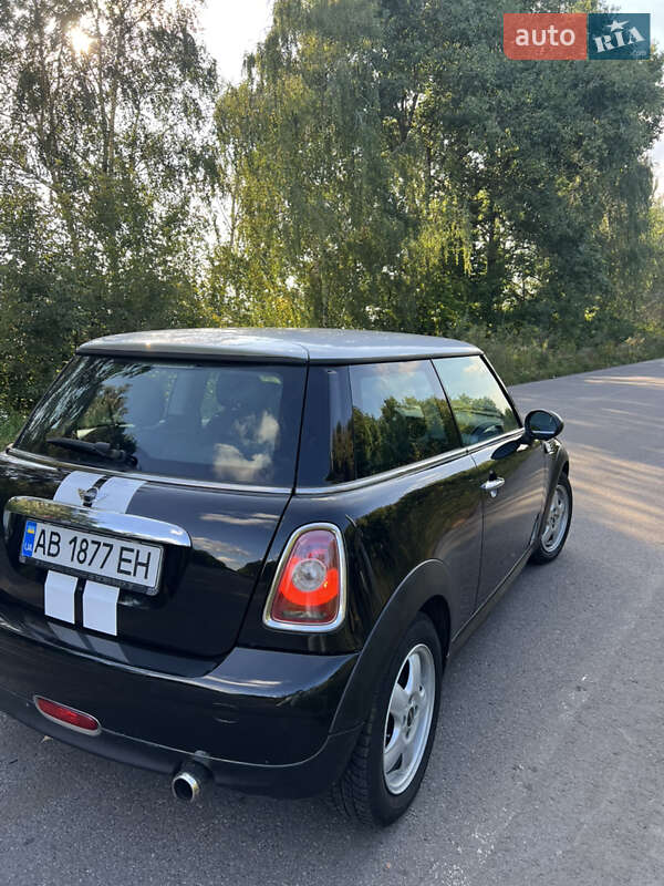 Хэтчбек MINI Cooper 2010 в Калиновке