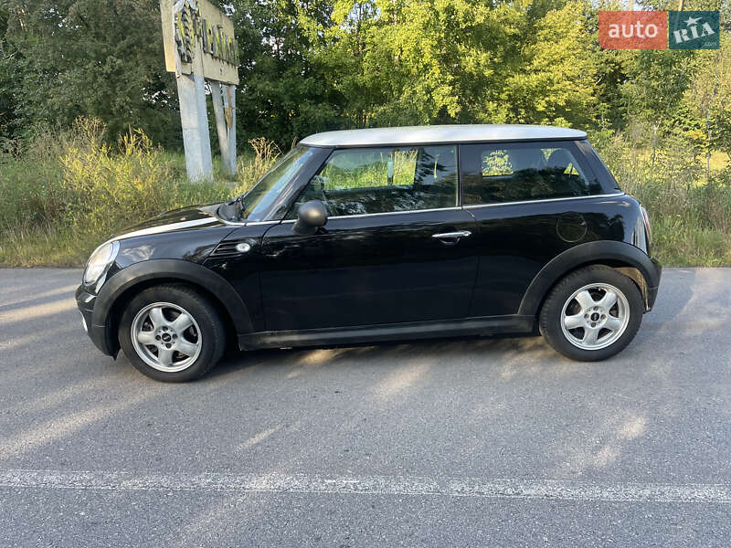 Хэтчбек MINI Cooper 2010 в Калиновке