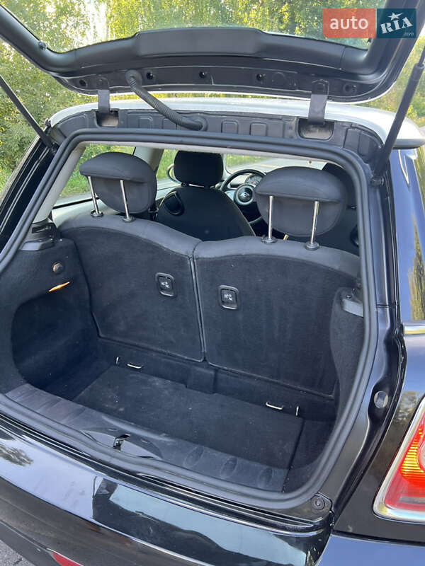 Хэтчбек MINI Cooper 2010 в Калиновке