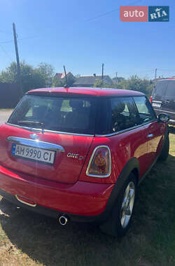 Хетчбек MINI Cooper 2010 в 