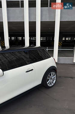 Хетчбек MINI Cooper 2017 в 