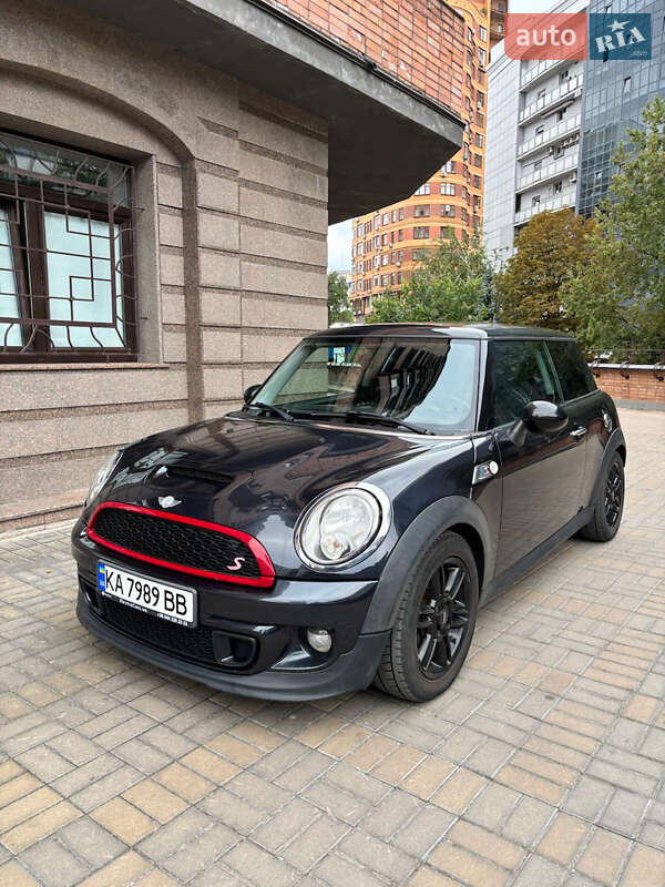 Хетчбек MINI Cooper 2012 в 