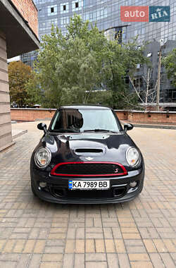Хетчбек MINI Cooper 2012 в 