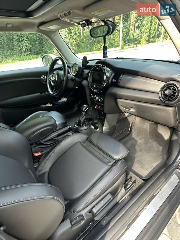 Хэтчбек MINI Cooper 2016 в Львове