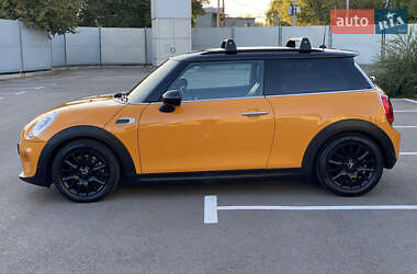 Хетчбек MINI Cooper 2016 в 