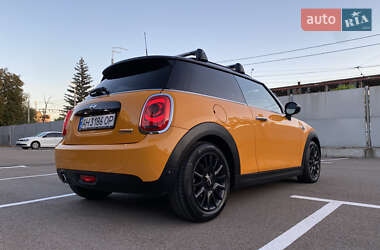 Хетчбек MINI Cooper 2016 в 