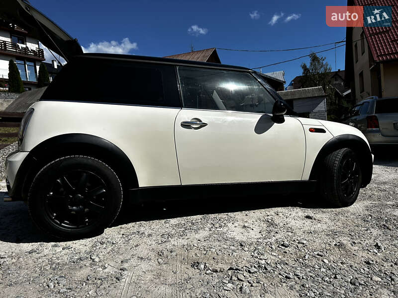 Хэтчбек MINI Cooper 2004 в Полянице