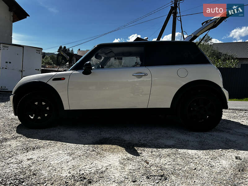 Хэтчбек MINI Cooper 2004 в Полянице