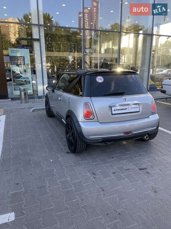 Хэтчбек MINI Cooper 2004 в Одессе