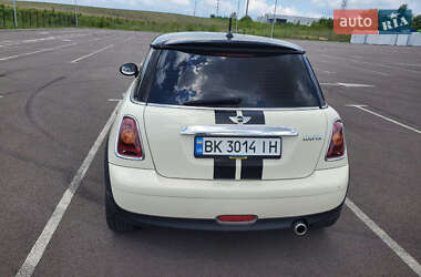 Хэтчбек MINI Cooper 2007 в 