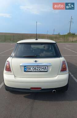Хэтчбек MINI Cooper 2009 в 