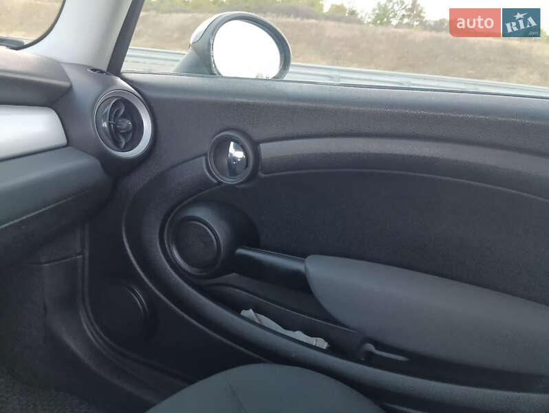 Хэтчбек MINI Cooper 2008 в Полтаве фото 11 Хэтчбек MINI Cooper 2008 в Полтаве