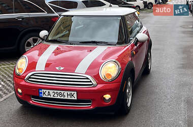 Хетчбек MINI Cooper 2010 в 