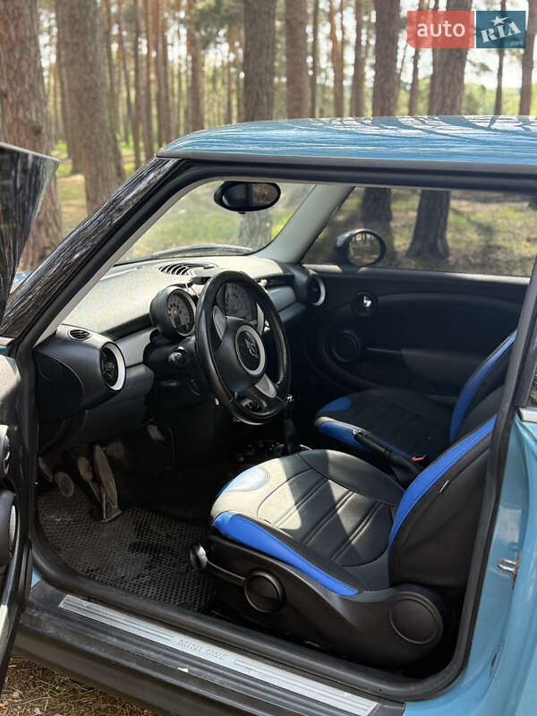 Хэтчбек MINI Cooper 2010 в Сумах