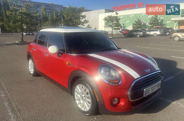 Хэтчбек MINI Cooper 2016 в 