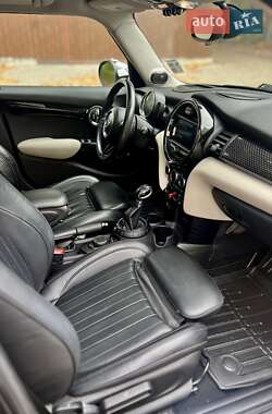 Хэтчбек MINI Cooper 2015 в 