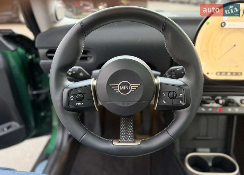 Хэтчбек MINI Cooper 2024 в Киеве фото 15 Хэтчбек MINI Cooper 2024 в Киеве