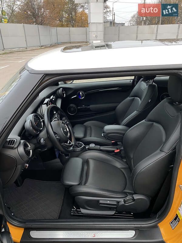 Хэтчбек MINI Cooper 2015 в Киеве