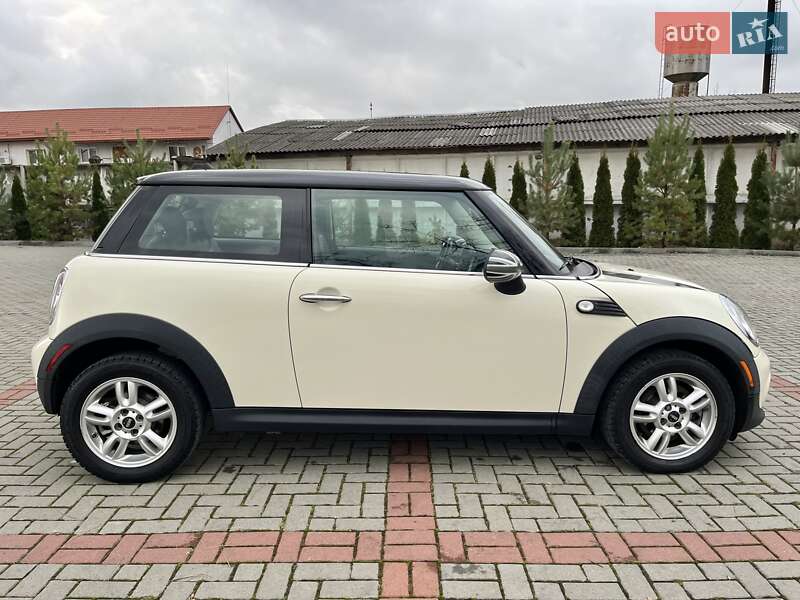 Хэтчбек MINI Cooper 2011 в Золочеве