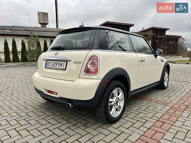 Хэтчбек MINI Cooper 2011 в Золочеве