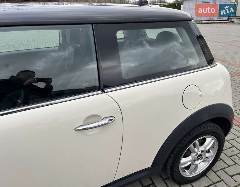 Хэтчбек MINI Cooper 2011 в Золочеве