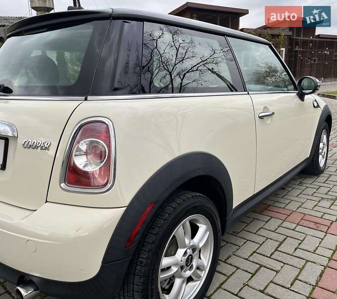 Хэтчбек MINI Cooper 2011 в Золочеве