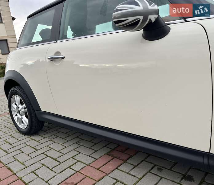 Хэтчбек MINI Cooper 2011 в Золочеве